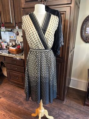 1960’s Black and Cream Printed Sheer Gucci Inspo Women’s Dress Sz 4